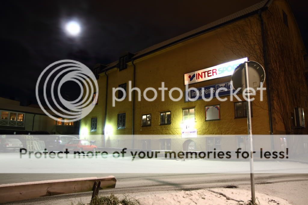 IMAGE: http://i1005.photobucket.com/albums/af173/Darkwand/Buildings%20Towns%20and%20Landmarks/hus.jpg