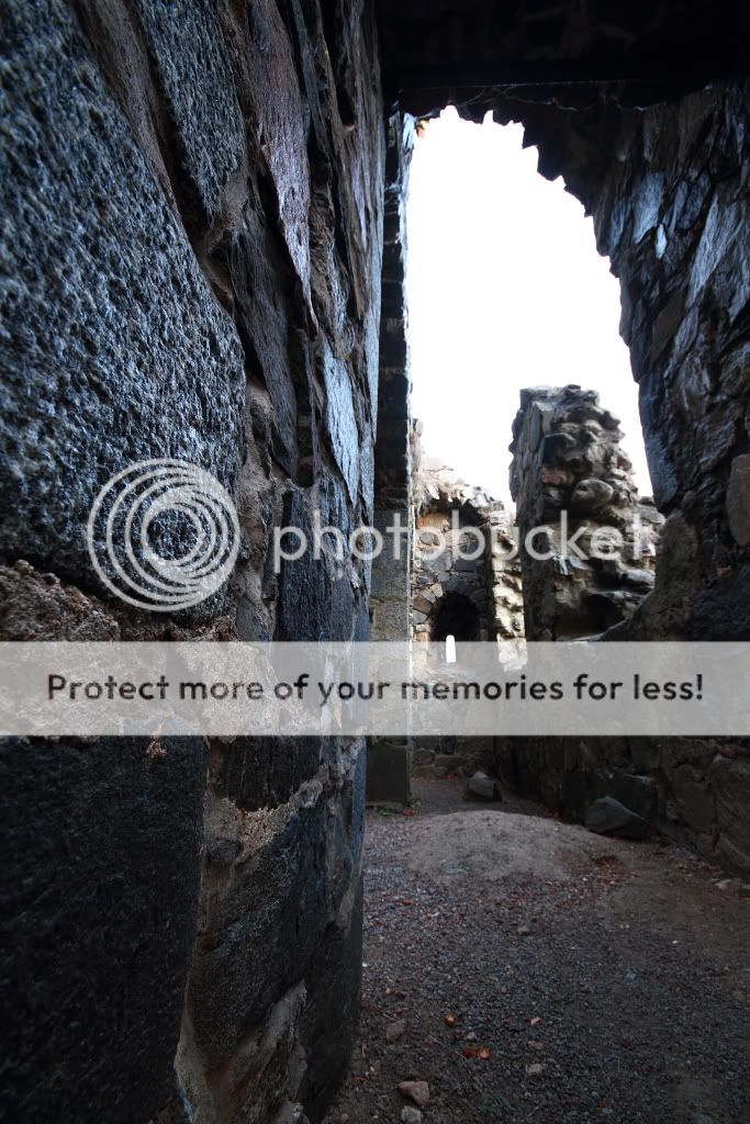 IMAGE: http://i1005.photobucket.com/albums/af173/Darkwand/Leftovers/Indoors1.jpg