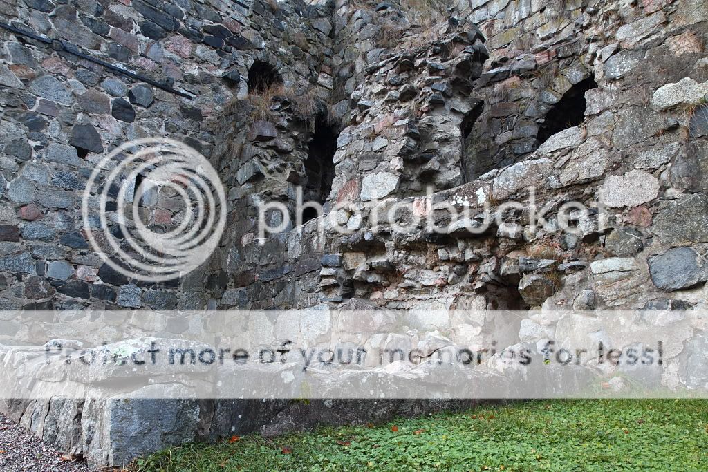 IMAGE: http://i1005.photobucket.com/albums/af173/Darkwand/Leftovers/Outdoors2.jpg