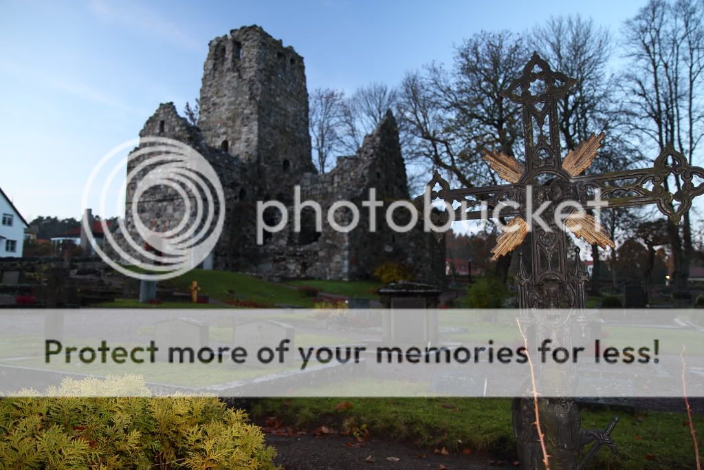 IMAGE: http://i1005.photobucket.com/albums/af173/Darkwand/Leftovers/Outdoors5.jpg