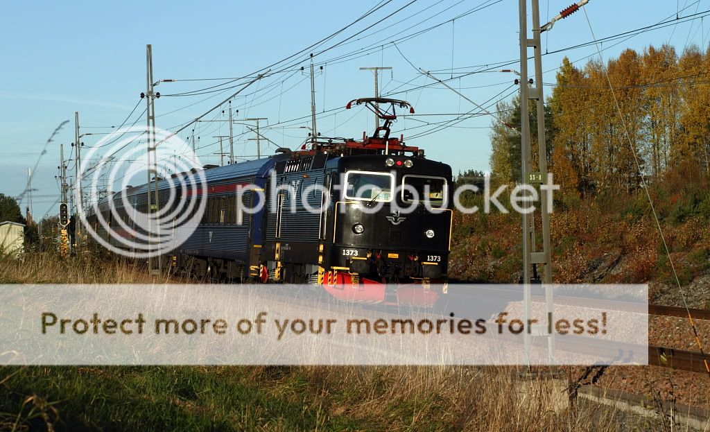 IMAGE: http://i1005.photobucket.com/albums/af173/Darkwand/Rail/Pv02.jpg