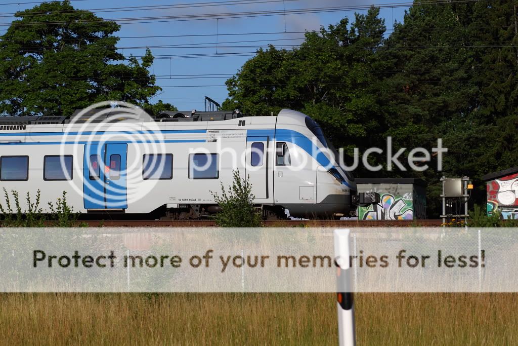 IMAGE: http://i1005.photobucket.com/albums/af173/Darkwand/Rail/SL6069.jpg