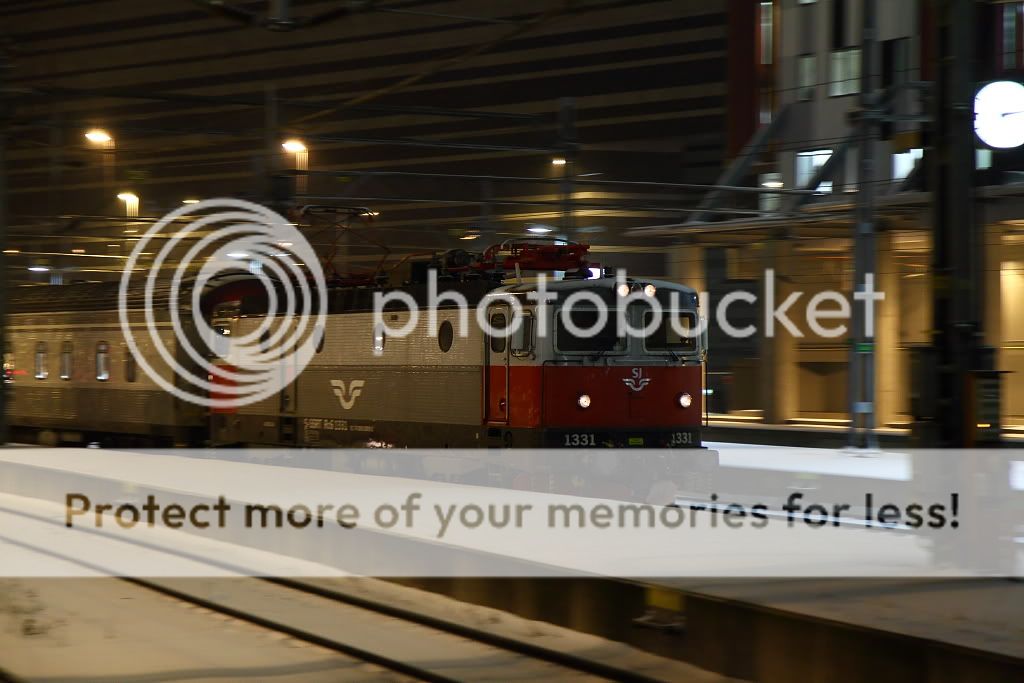 IMAGE: http://i1005.photobucket.com/albums/af173/Darkwand/Rail/SSRTRc61331.jpg