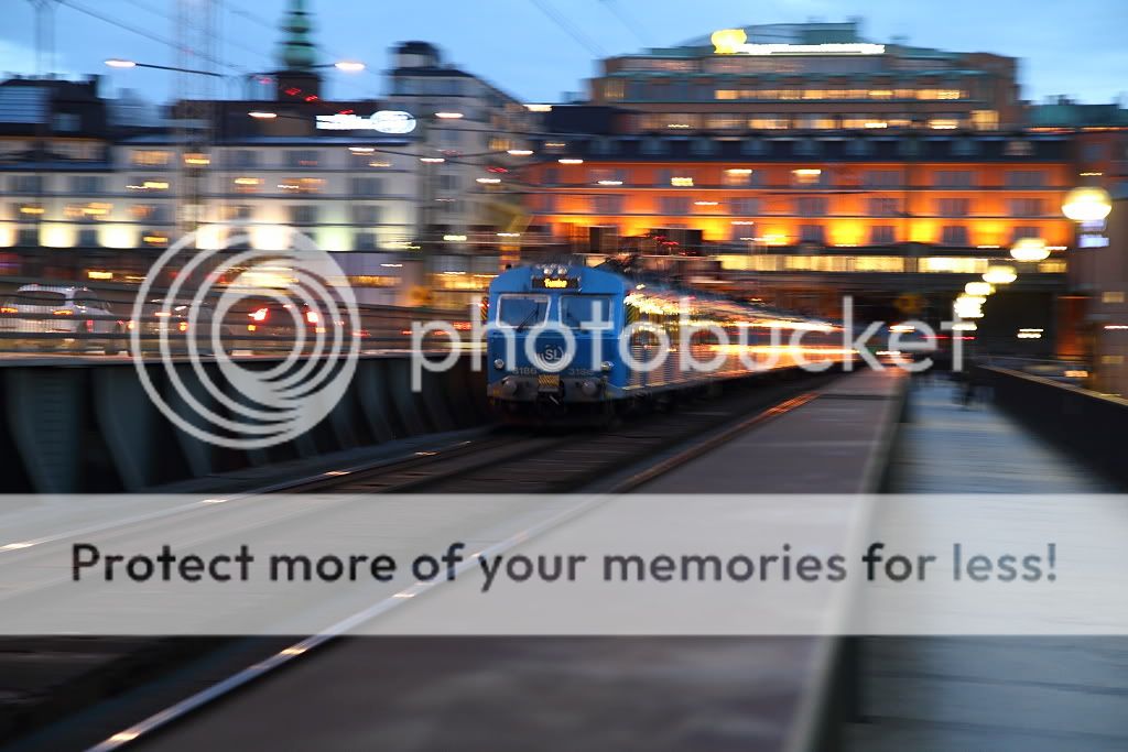 IMAGE: http://i1005.photobucket.com/albums/af173/Darkwand/Rail/X10Manfrotto.jpg