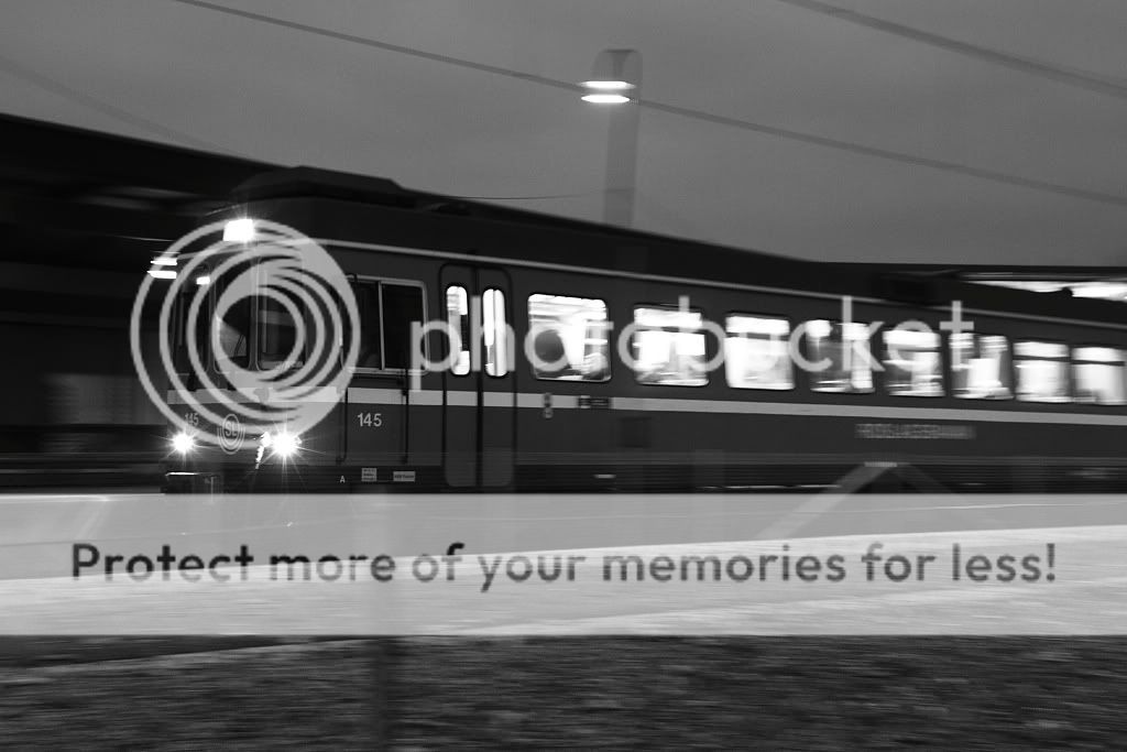 IMAGE: http://i1005.photobucket.com/albums/af173/Darkwand/Roslagsbanan/X10pleavingBW.jpg